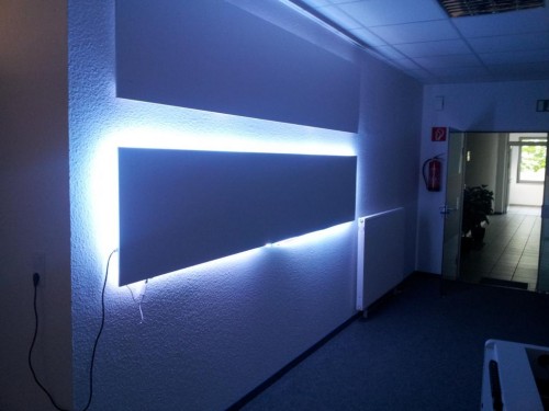 Indirekte LED Beleuchtung mit  Werbetafeln